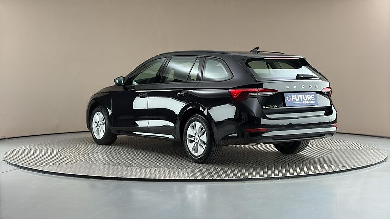 Škoda Octavia 2.0 TDI Ambition Combi - fotka 2 z 23