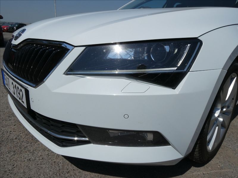 Škoda Superb 2,0 TDi 140kW DSG 4x4,STYLE,ČR - fotka 4 z 49
