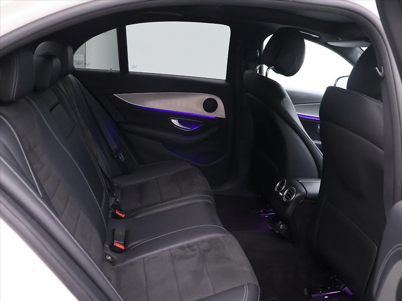 Mercedes-Benz Třídy E 2,0 220d 143kW Aut. AMG LED - fotka 13 z 40