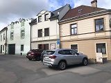 AutoMatky dlouhodobě trápí nedostatek bezpečnosti pro pěší v lokalitě Starého města, která je obytnou zónou. Řidiči například opakovaně překračují povolenou rychlost, jsou neohleduplní a parkují mimo vyznačená parkoviště.