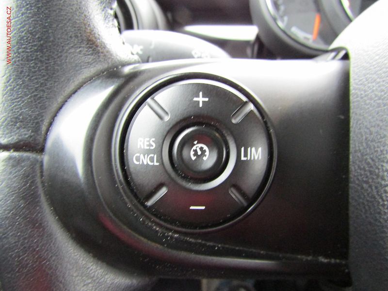 Mini Cooper (2017) 1.5i, LED, výhřev sed. - fotka 16 z 17