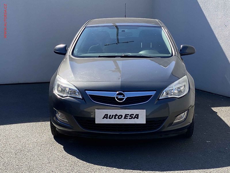 Opel Astra (2013) 1.4T, AC, temp - fotka 2 z 15