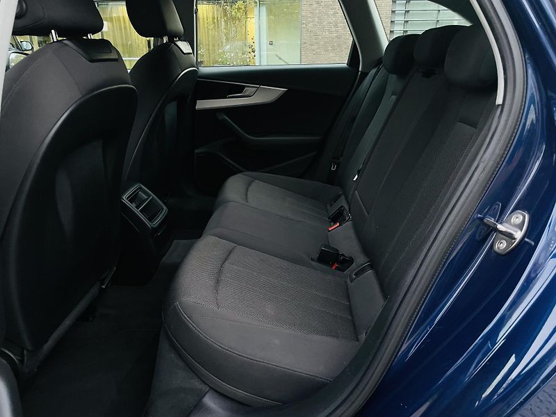 Audi A4 1.4TFSI MANUÁL TAŽNÉ SERVISKA - fotka 30 z 43