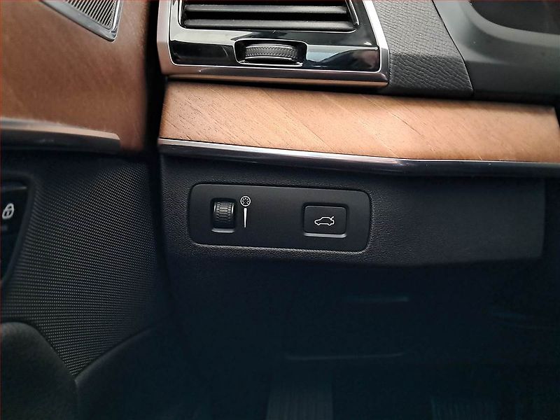 Volvo XC90 (2016) D5 AWD - fotka 17 z 24