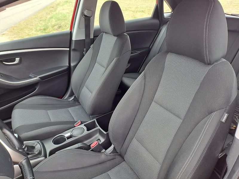 Hyundai i30 1.4i PĚKNÝ STAV, SERVISKA - fotka 11 z 32