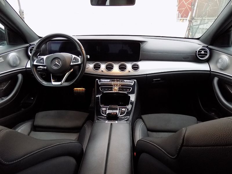Mercedes-Benz Třídy E (2018) 350d/AMG Line/4-Matic/LED/ - fotka 20 z 45