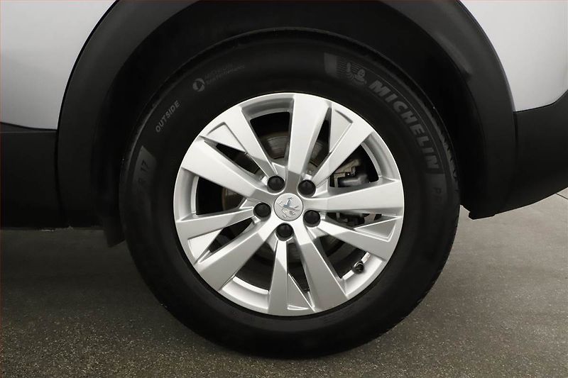 Peugeot 3008 (2023) Active Pack 1.2 PureTech - fotka 20 z 20
