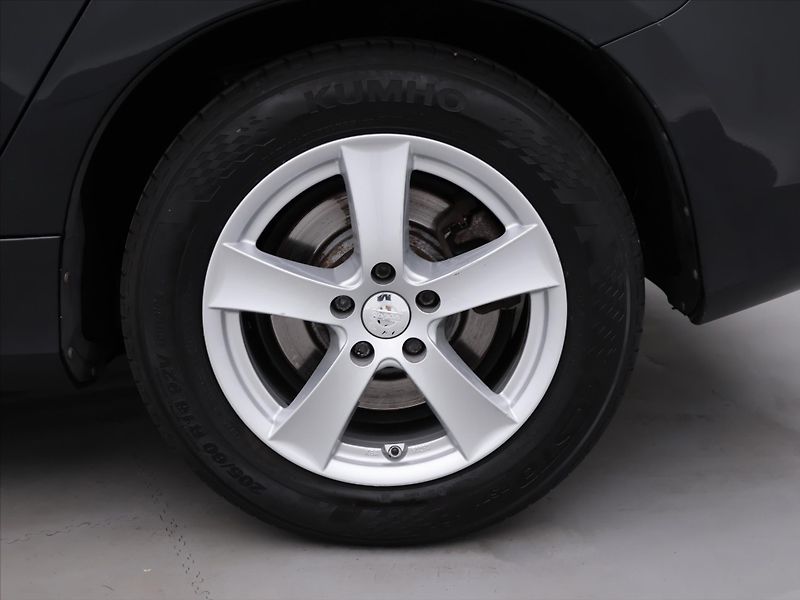 Volvo V60 1,6 D2 84kW Kinetic - fotka 26 z 33