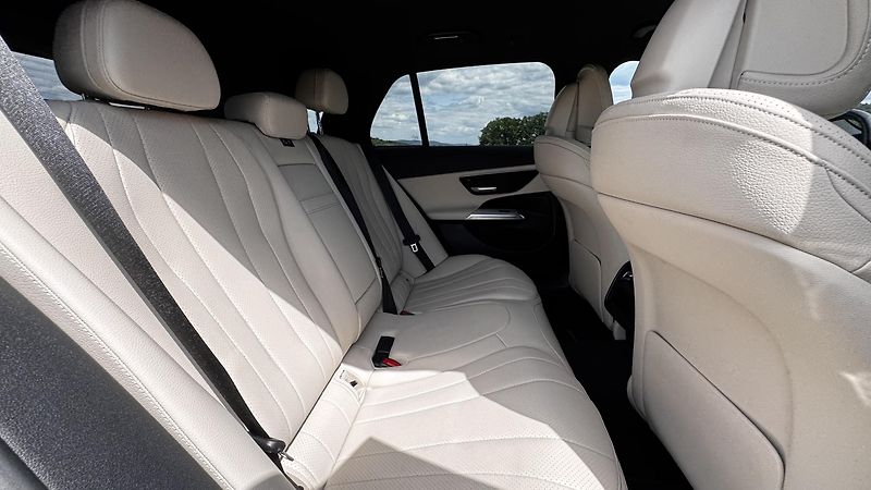Mercedes-Benz Třídy E E220d, AMG, záruka, nájezd - fotka 20 z 22