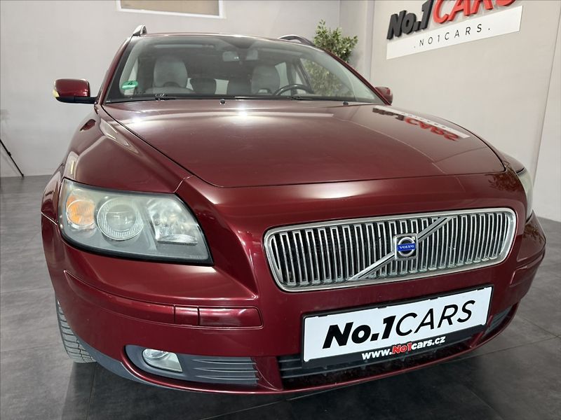 Volvo V50 2,0   D 100KW KRÁSNÝ STAV TZ - fotka 19 z 19