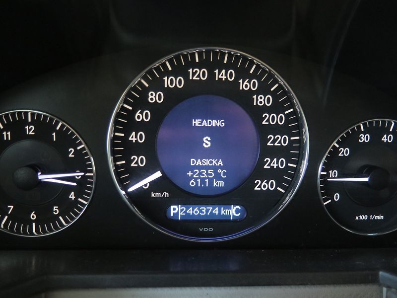 Mercedes-Benz Třídy E (2004) E320,LPG,tažné,klima,kůže,4mat - fotka 6 z 26
