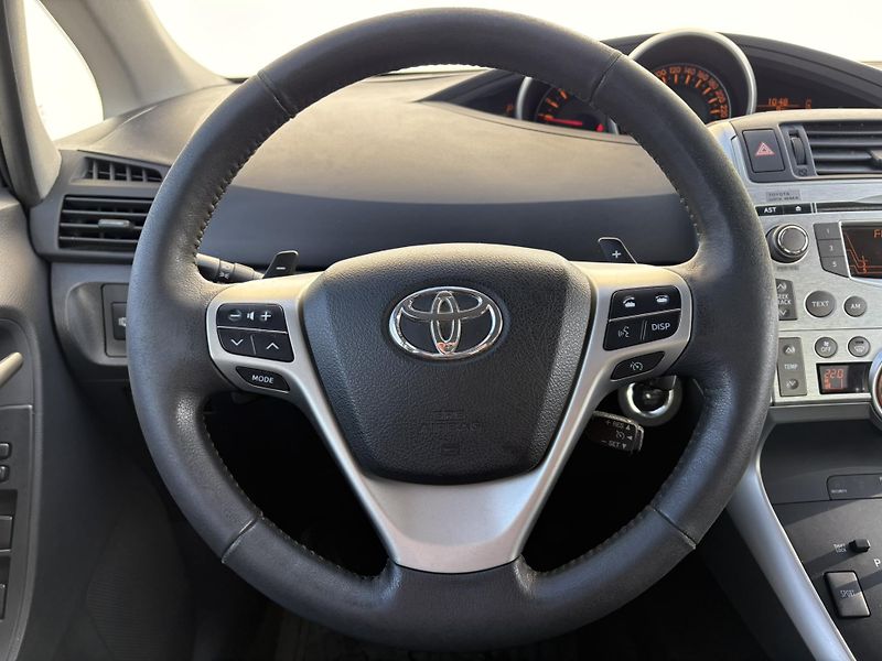 Toyota Verso 2.2 D-4D 110kW AT 7 míst - fotka 15 z 20