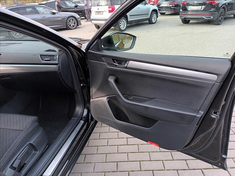 Škoda Superb 2,0 TDI,110KW,NAVI,VÝHŘEV, - fotka 22 z 41