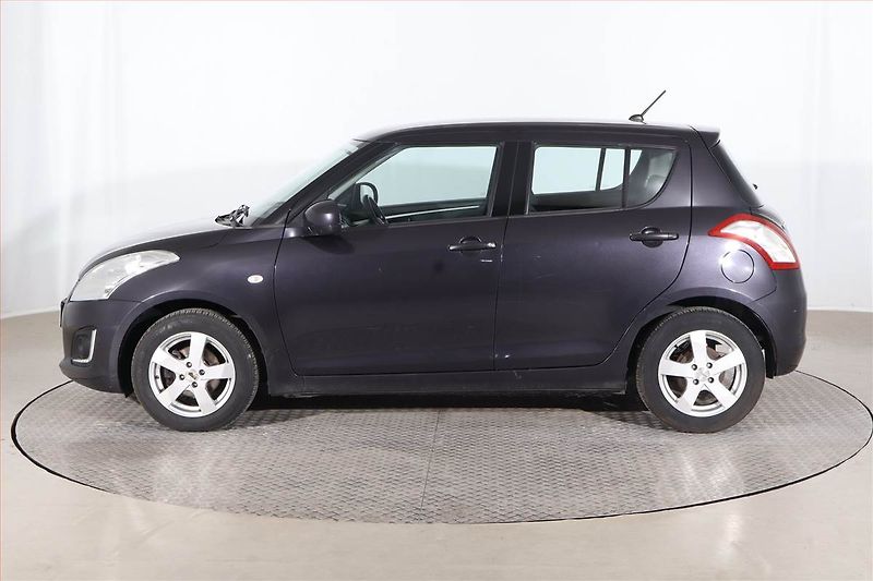 Suzuki Swift (2015) 1.2, Tempomat, Park. senzory - fotka 3 z 17