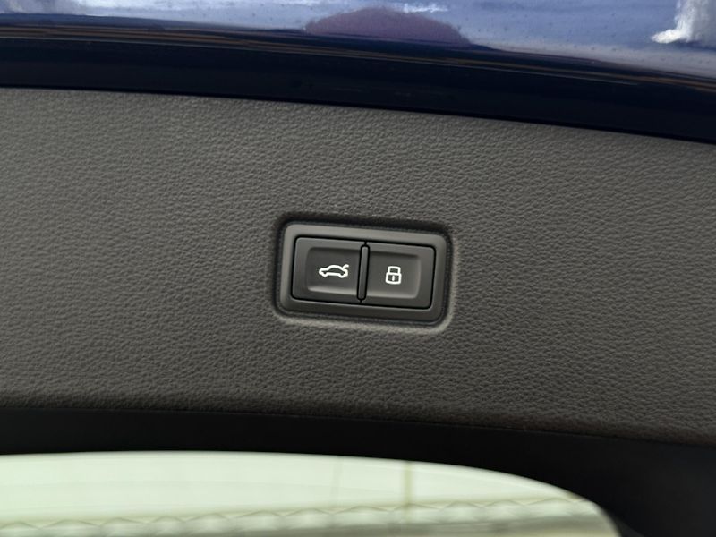 Audi Q5 SB*40tdi*ČR*DPH*S-Line*Vzduch* - fotka 16 z 42