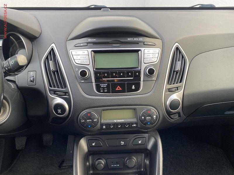 Hyundai ix35 (2013) 2.0 CRDi 4x4, AC, výhřev sed - fotka 12 z 17