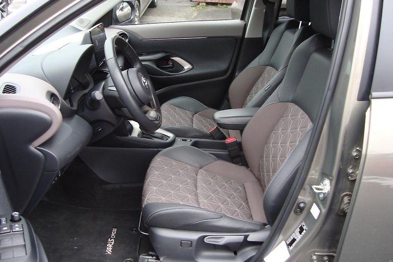 Toyota Yaris Cross (2024) 1.5 Hybrid,ČR,1.Maj.Exetucive - fotka 27 z 83