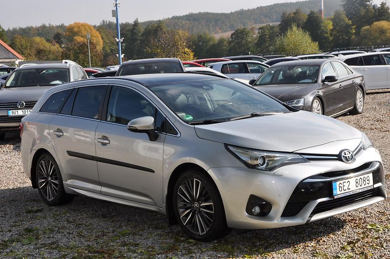 Toyota Avensis 2.0i 112kW KOMBI A/T Panorama - fotka 2 z 20