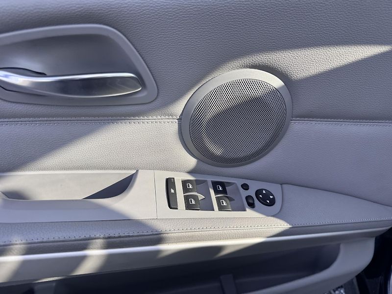 BMW Řada 3 330D, 180 kW, xDrive, kombi - fotka 14 z 25