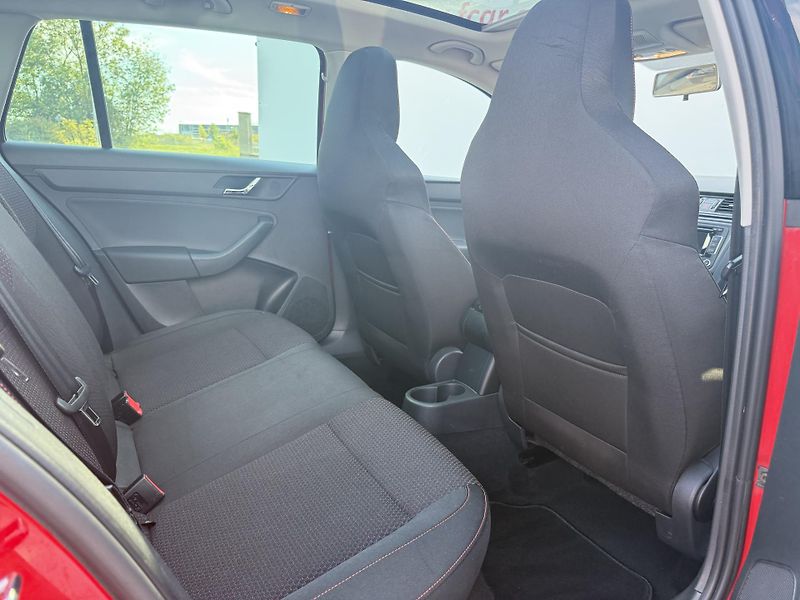 Škoda Rapid (2014) 1.6 TDI DSG Style ser. knížka - fotka 12 z 25