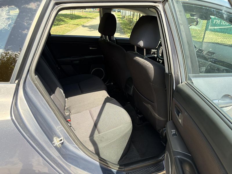 Mazda 3 2.0 Sport Active - fotka 23 z 31