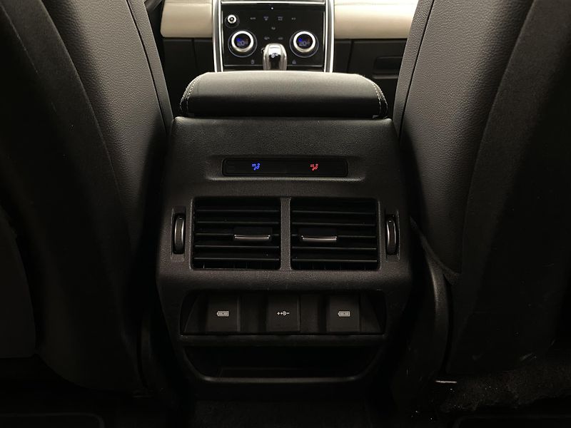 Land Rover Discovery Sport D180 R-DYNAMIC S AWD AUT 7míst - fotka 28 z 42
