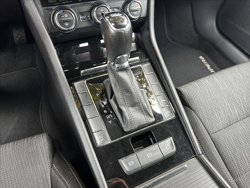 Škoda Superb 2,0 TDi DSG  BIXEN NAVI 1xMaji - fotka 28 z 50