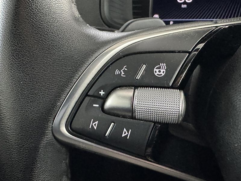Škoda Karoq (2024) 2,0TDi DSG 4x4 LED TAŽNÉ NAVI - fotka 33 z 37