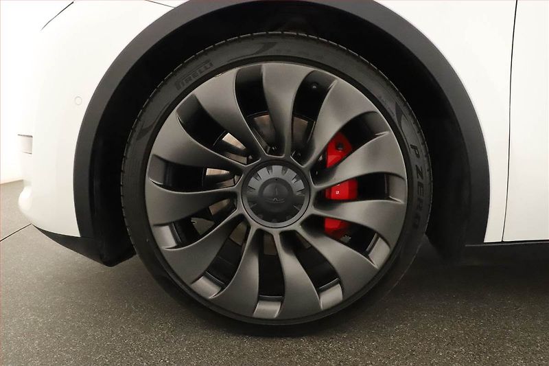 Tesla Model Y (2022) Performance 79kWh - fotka 27 z 29