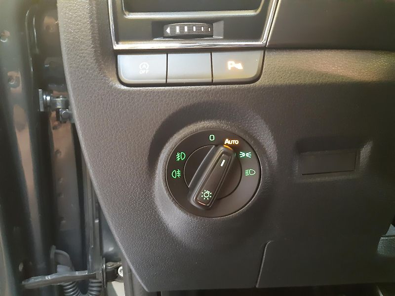 Škoda Fabia 1.0 i LED KAMERA APP - fotka 19 z 26