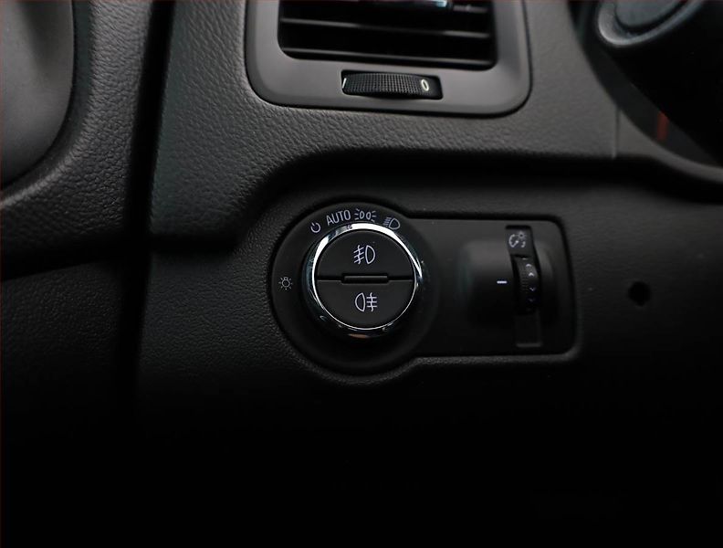 Opel Insignia (2015) 2.0 BiTurbo CDTI, Automat - fotka 14 z 18