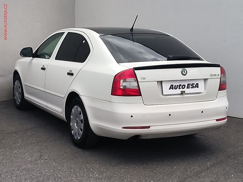Škoda Octavia (2012) 2.0 TDi, ČR, Active, zámek - fotka 6 z 16