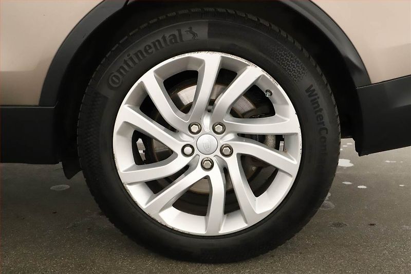 Land Rover Discovery (2017) HSE 3.0 Td6 - fotka 12 z 22