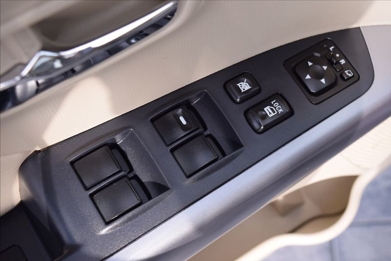 Mitsubishi Outlander 2,2 d 115KW TAŽNÉ 7MÍST 4X4 - fotka 35 z 51