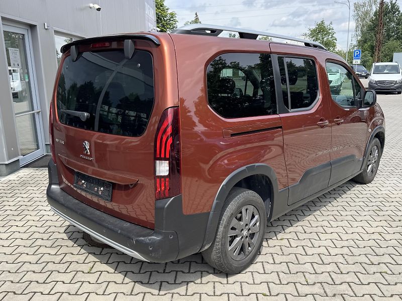 Peugeot Rifter (2022) 1,2 Aut. Allure Pack 7.Míst L2 - fotka 5 z 13