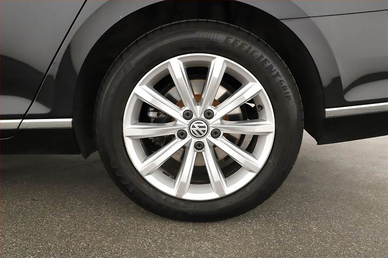Volkswagen Passat (2018) 2.0 TDI, 4X4, Automat, Kůže - fotka 18 z 18