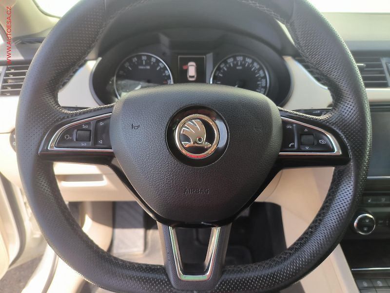 Škoda Octavia (2015) 2.0 TDi 4x4, ČR, Style, DSG - fotka 18 z 23