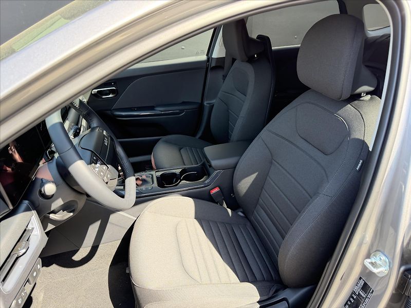 Kia K4 (2026) 1,6 T-GDI DCT Exclusive 17 alu - fotka 10 z 12