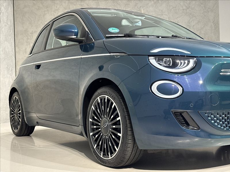 Fiat 500e La Prima Kamera LED Assist - fotka 6 z 44