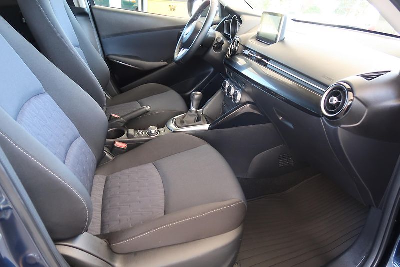 Mazda 2 (2016) 1,5 G90 Takumi Navi, ČR, tažné - fotka 17 z 28