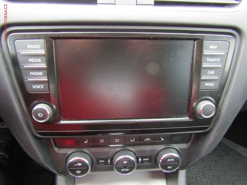 Škoda Octavia (2014) 2.0TDi, ČR, DSG, bixen, navi - fotka 14 z 18