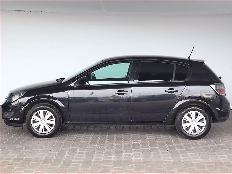 Opel Astra (2011) 1.4 16V, Tempomat - fotka 3 z 14