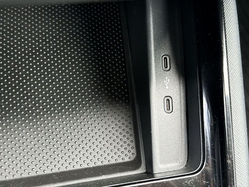 Škoda Kamiq (2023) 1.0 TSI Fresh - fotka 23 z 32