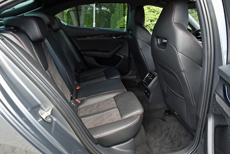 Škoda Octavia RS 2.0 TDI 147 kW DSG 4X4, ČR - fotka 40 z 50