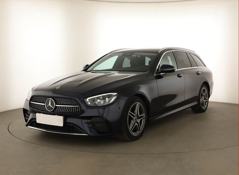 Mercedes-Benz Třídy E (2020) AMG Paket E 220 d 4MATIC - fotka 2 z 21