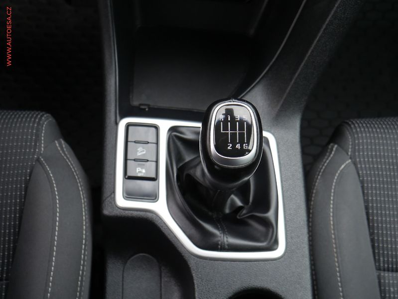 Kia Sportage (2016) 1.6 GDi, ČR, Active, navi - fotka 20 z 22