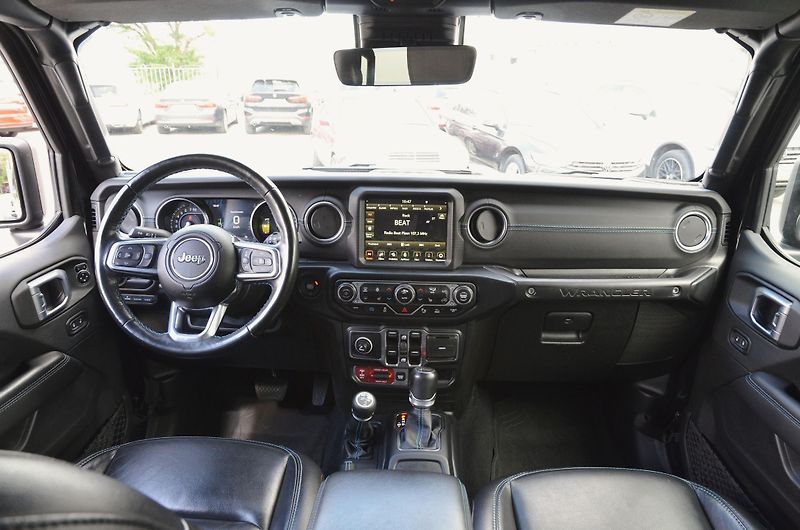 Jeep Wrangler (2022) Rubicon 4xe Unlimited 4x4 / ČR - fotka 18 z 52