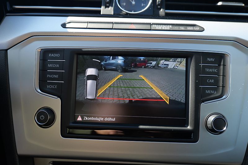 Volkswagen Passat 1.4 TSI 110 kW DSG Kamera Tažn - fotka 31 z 35