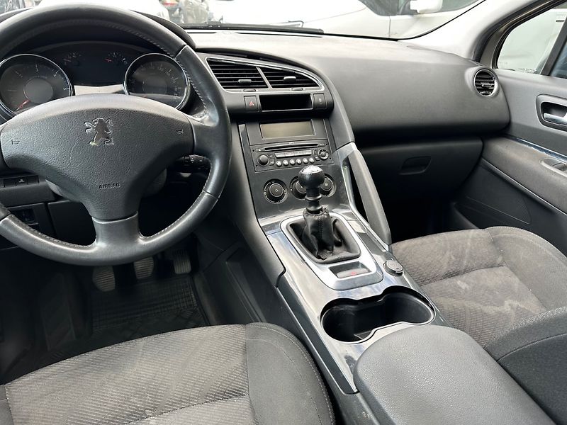 Peugeot 3008 1.6HDI 80kW - fotka 11 z 17