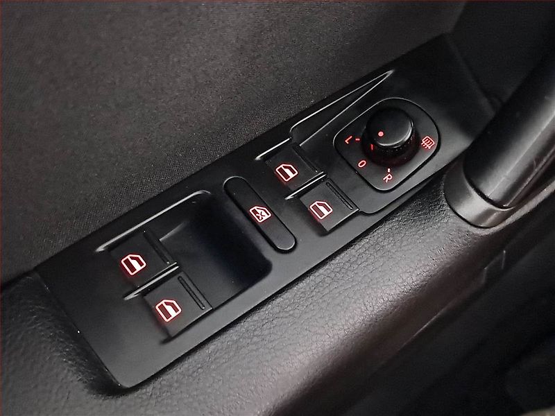 Volkswagen Passat (2013) 1.6 TDI, Navi, Tempomat - fotka 16 z 18